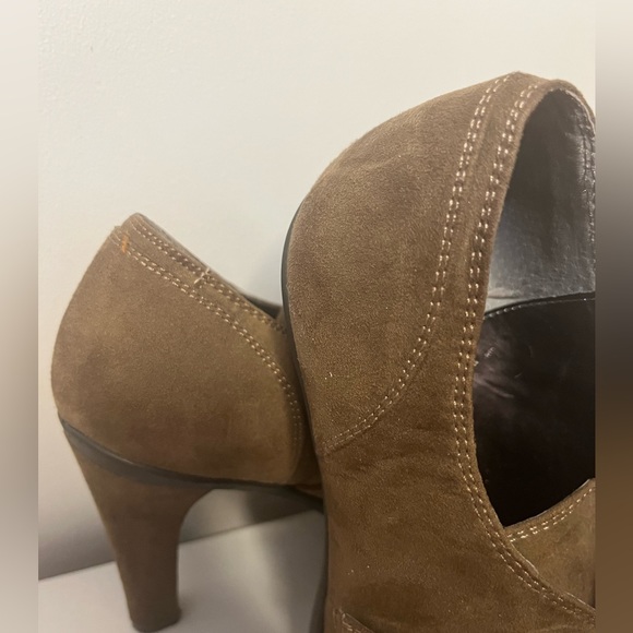 NWOT Double Monk Strap Brown Suede Tahari High Heels!! - Picture 5 of 11